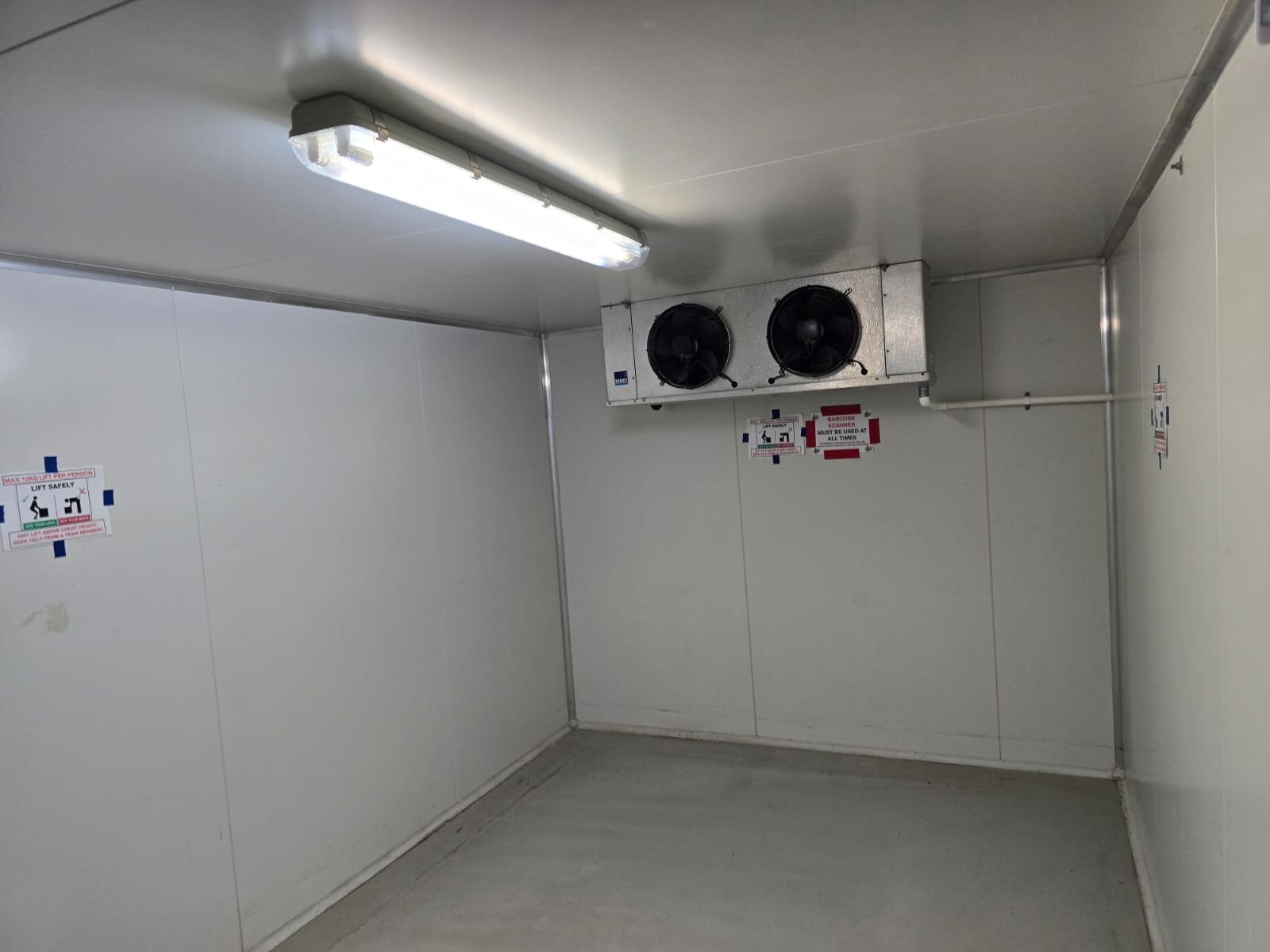 Jumbo coolroom trailer with illustrative dimensions