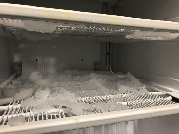 why is my freezer icing up